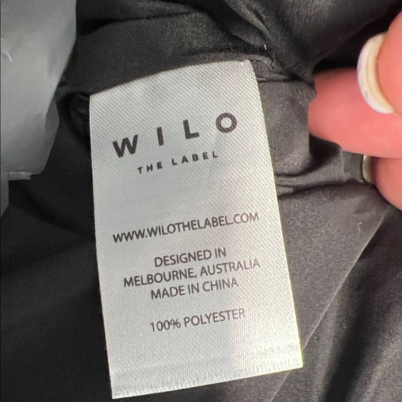 Wilo The Label | Black Puffer Scrunch Top Tote w/ Crossbody - Picture 13 of 13